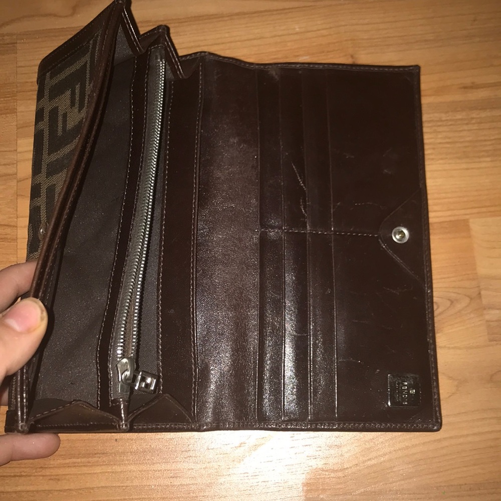 AUTHENTIC FENDI WALLET - Picture 2 of 3